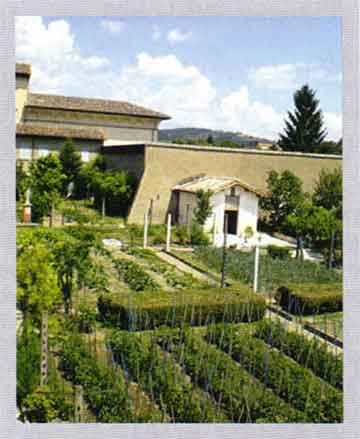 Orto del monastero con cappella di S. Francesco dove la Santa recitava il S. Rosario e si flagellava